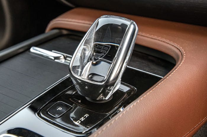 2022 Volvo XC90 B6 review, test drive 